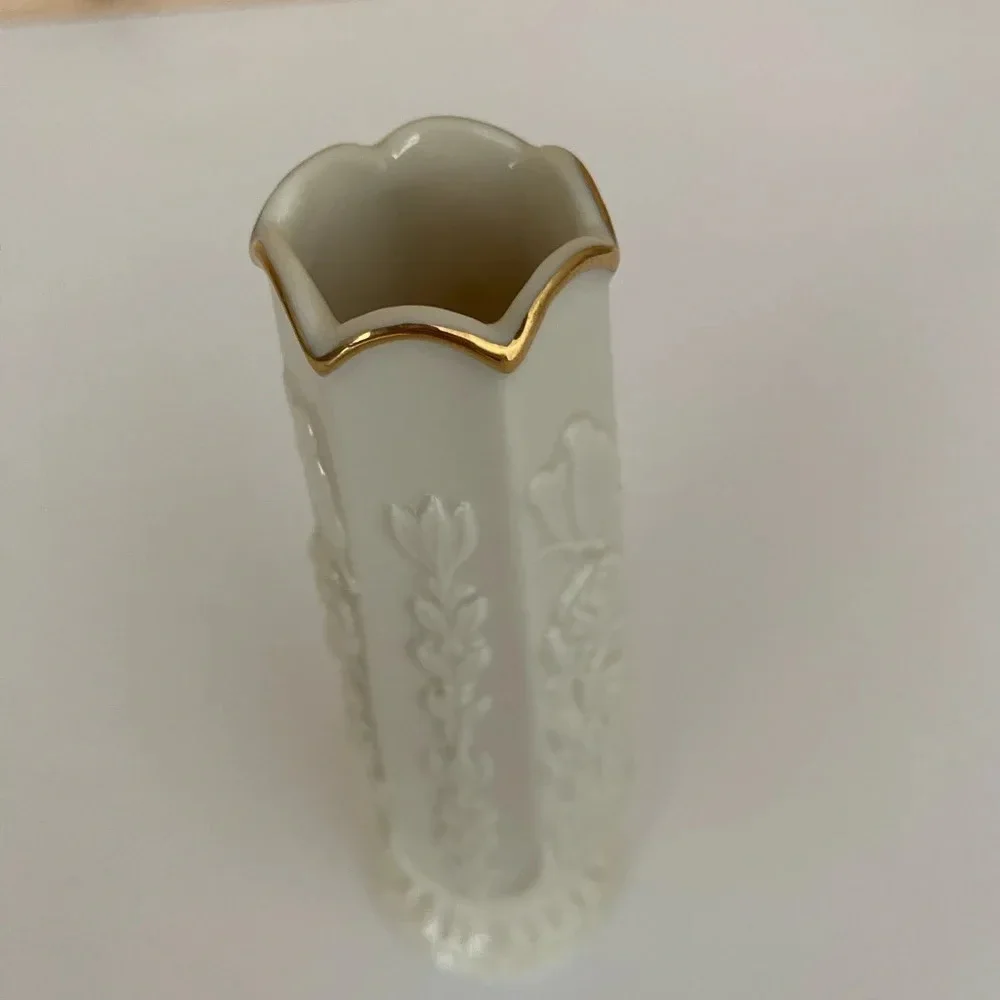 Lenox 5.5" Ivory Bud Vase with 24K Gold Trim & Floral Butterfly Design - Picture 5 of 6